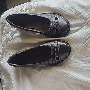 Clarks leather flats worn once